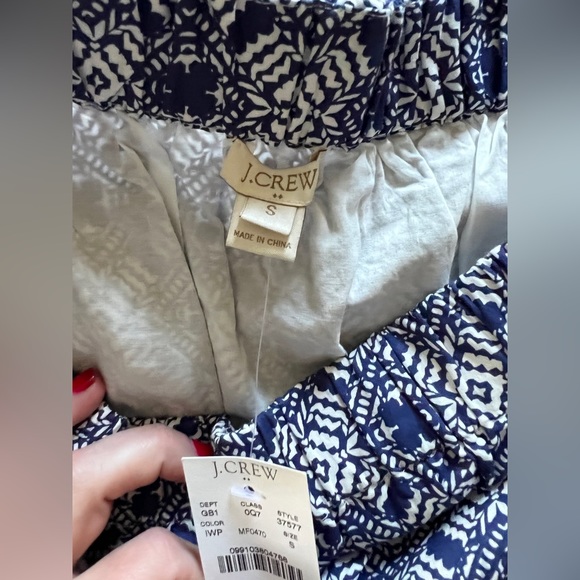 Blue and white pattern jcrew skirt - Picture 4 of 6